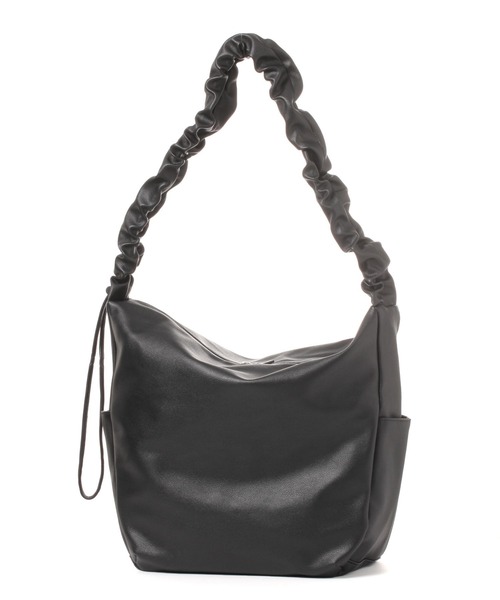 LAKOLE（ラコレ）の「フェイクレザーラージギャザーショルダーバッグ / 145311（ショルダーバッグ・メンズ・ブラック/グレー/オフホワイト・FREE）」の7枚目の写真