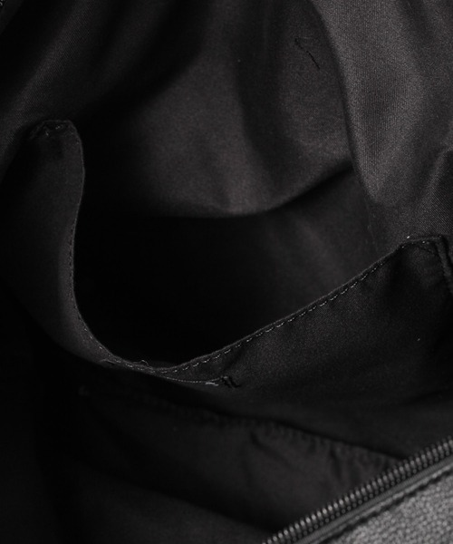 LAKOLE（ラコレ）の「フェイクレザーラージギャザーショルダーバッグ / 145311（ショルダーバッグ・メンズ・ブラック/グレー/オフホワイト・FREE）」の16枚目の写真