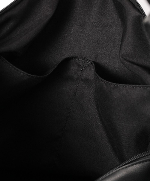 LAKOLE（ラコレ）の「フェイクレザーラージギャザーショルダーバッグ / 145311（ショルダーバッグ・メンズ・ブラック/グレー/オフホワイト・FREE）」の17枚目の写真