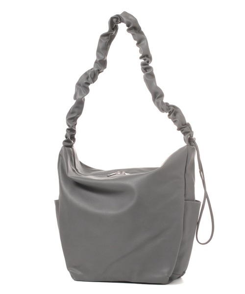 LAKOLE（ラコレ）の「フェイクレザーラージギャザーショルダーバッグ / 145311（ショルダーバッグ・メンズ・ブラック/グレー/オフホワイト・FREE）」の22枚目の写真