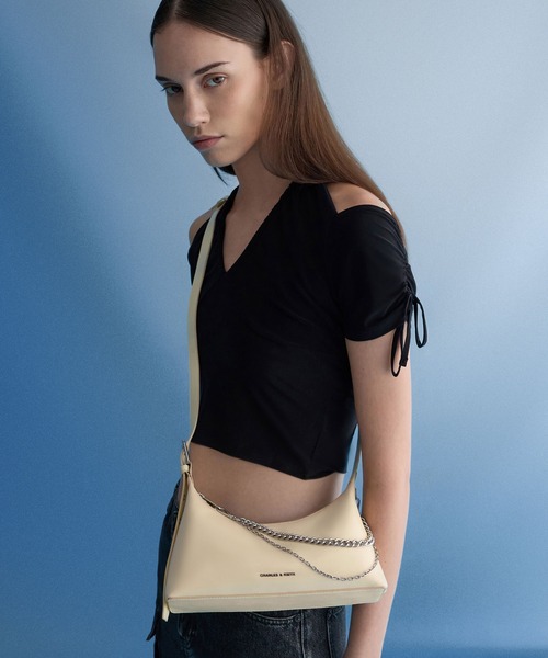 CHARLES & KEITH(チャールズ & キース)の「Atwood アトウッド クリンクルエフェクトチェーンエンベリシュッドホーボーバッグ(ショルダーバッグ・レディース・グレー/シルバー/スミクロ/ブラック/ライトイエロー/クリーム/ブルーグラス/サンドグレー・S)」の7枚目の写真