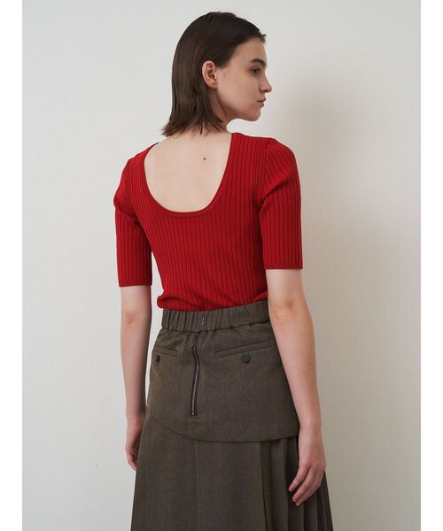 ELENDEEK（エレンディーク）の「バックオープン半袖ニット（ニット/セーター・レディース・イエロー/レッド/ブルー/アイボリー/ブラック・FREE）」の6枚目の写真