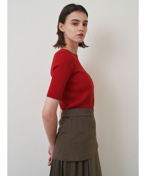 ELENDEEK（エレンディーク）の「バックオープン半袖ニット（ニット/セーター・レディース・イエロー/レッド/ブルー/アイボリー/ブラック・FREE）」の9枚目の写真