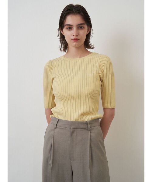 ELENDEEK（エレンディーク）の「バックオープン半袖ニット（ニット/セーター・レディース・イエロー/レッド/ブルー/アイボリー/ブラック・FREE）」の15枚目の写真