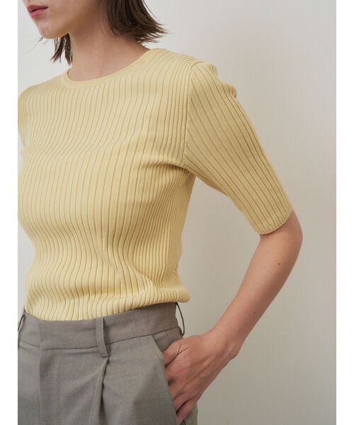 ELENDEEK（エレンディーク）の「バックオープン半袖ニット（ニット/セーター・レディース・イエロー/レッド/ブルー/アイボリー/ブラック・FREE）」の17枚目の写真