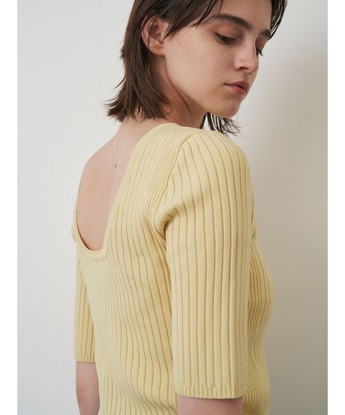 ELENDEEK（エレンディーク）の「バックオープン半袖ニット（ニット/セーター・レディース・イエロー/レッド/ブルー/アイボリー/ブラック・FREE）」の19枚目の写真