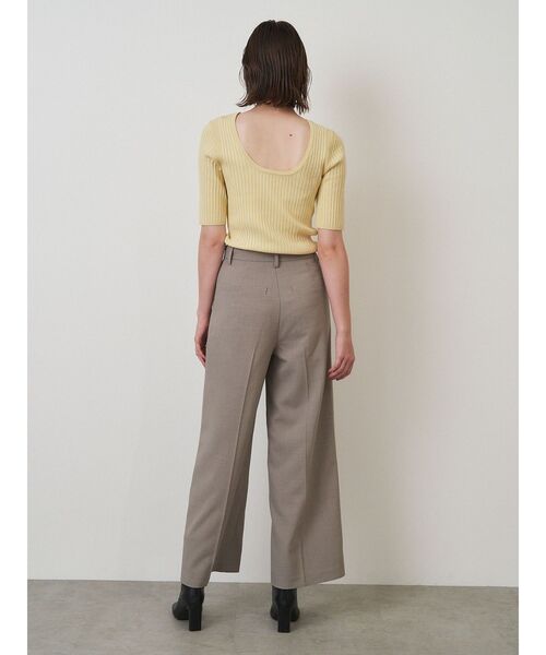 ELENDEEK（エレンディーク）の「バックオープン半袖ニット（ニット/セーター・レディース・イエロー/レッド/ブルー/アイボリー/ブラック・FREE）」の20枚目の写真