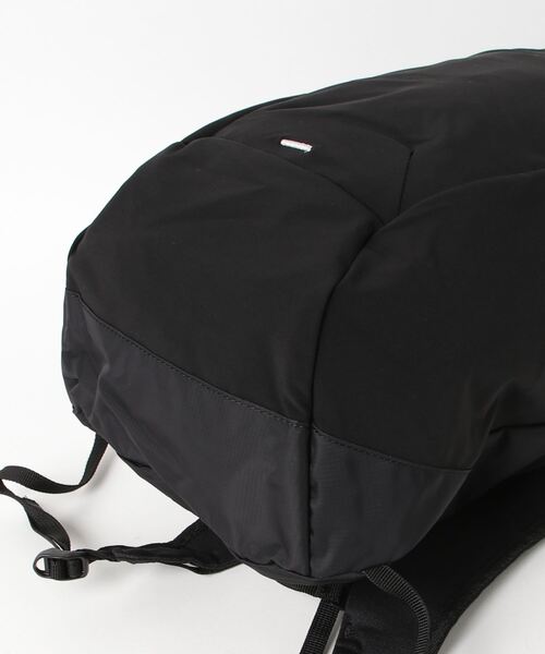 Matador（マタドール）の「MATADOR ReFraction Packable Backpack マタドール リフラクションパッカブルバックパック（バックパック/リュック・メンズ・ブラック/ホワイト系1/ブルー系1・FREE）」の5枚目の写真
