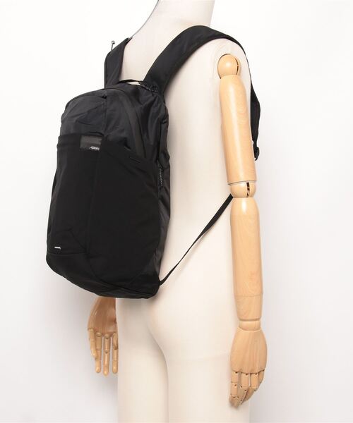 Matador（マタドール）の「MATADOR ReFraction Packable Backpack マタドール リフラクションパッカブルバックパック（バックパック/リュック・メンズ・ブラック/ホワイト系1/ブルー系1・FREE）」の7枚目の写真