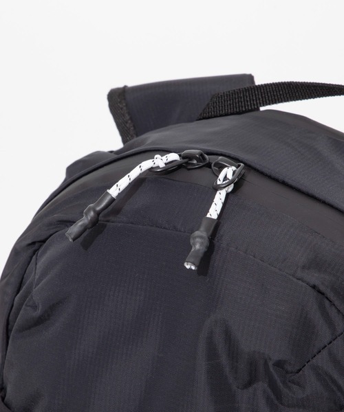 Matador（マタドール）の「MATADOR ReFraction Packable Backpack マタドール リフラクションパッカブルバックパック（バックパック/リュック・メンズ・ブラック/ホワイト系1/ブルー系1・FREE）」の12枚目の写真
