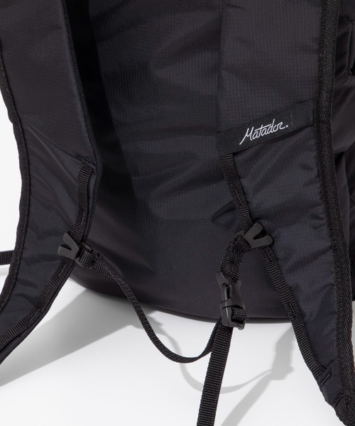 Matador（マタドール）の「MATADOR ReFraction Packable Backpack マタドール リフラクションパッカブルバックパック（バックパック/リュック・メンズ・ブラック/ホワイト系1/ブルー系1・FREE）」の13枚目の写真
