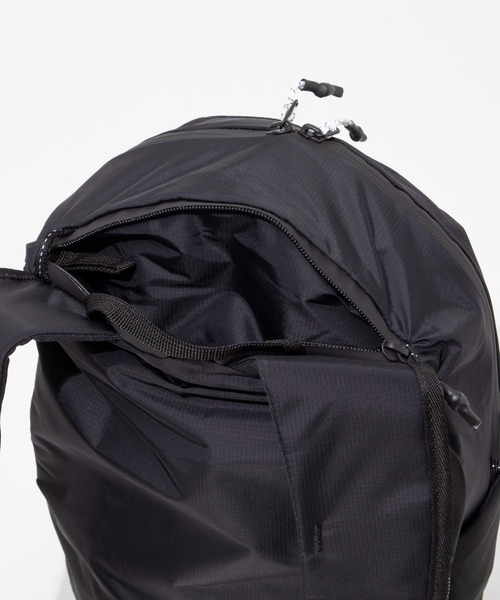 Matador（マタドール）の「MATADOR ReFraction Packable Backpack マタドール リフラクションパッカブルバックパック（バックパック/リュック・メンズ・ブラック/ホワイト系1/ブルー系1・FREE）」の14枚目の写真