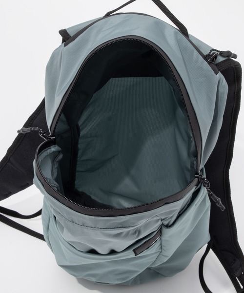 Matador（マタドール）の「MATADOR ReFraction Packable Backpack マタドール リフラクションパッカブルバックパック（バックパック/リュック・メンズ・ブラック/ホワイト系1/ブルー系1・FREE）」の21枚目の写真
