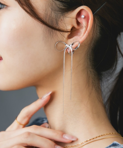 Os accessory(オズアクセサリー)の「Os -オズ- 【金属アレルギー対応】リボンスネークチェーン イヤリング(イヤリング・レディース・シルバー/ゴールド・ONE SIZE)」の6枚目の写真