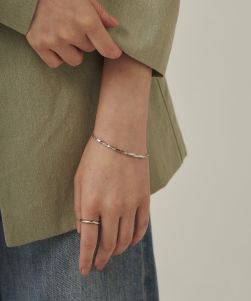 シンプルツイストブレスレット