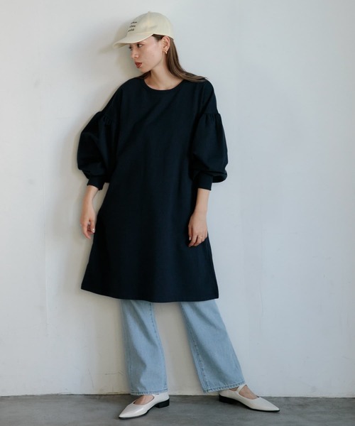 URBAN RESEARCH Sonny Label(アーバンリサーチサニーレーベル)の「袖ボリュームスウェットミニワンピース(ワンピース・レディース・オートミール/ネイビー/レッド・FREE)」の1枚目の写真