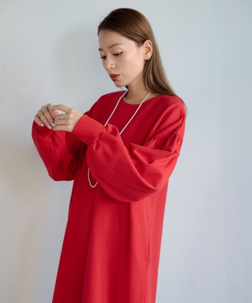 URBAN RESEARCH Sonny Label(アーバンリサーチサニーレーベル)の「袖ボリュームスウェットミニワンピース(ワンピース・レディース・オートミール/ネイビー/レッド・FREE)」の22枚目の写真