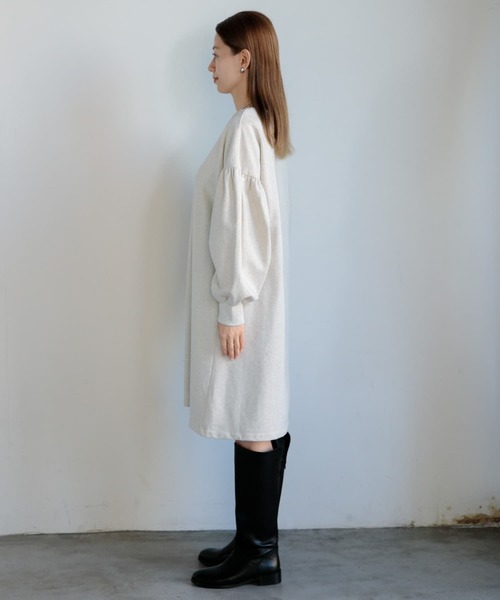 URBAN RESEARCH Sonny Label(アーバンリサーチサニーレーベル)の「袖ボリュームスウェットミニワンピース(ワンピース・レディース・オートミール/ネイビー/レッド・FREE)」の10枚目の写真