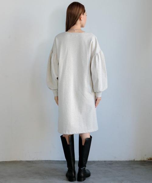 URBAN RESEARCH Sonny Label(アーバンリサーチサニーレーベル)の「袖ボリュームスウェットミニワンピース(ワンピース・レディース・オートミール/ネイビー/レッド・FREE)」の11枚目の写真