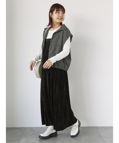 ehka sopo(エヘカソポ)の「クラッシュベロアキャミソールワンピース(ワンピース・レディース・ブルー/ブラック/マスタード・F)」の13枚目の写真