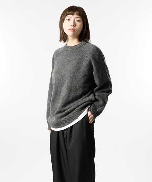 meltum(メルタム)の「WOOL CREWNECK KNIT(ニット/セーター・メンズ・ブラック/チャコールグレー・MEDIUM/LARGE)」の3枚目の写真