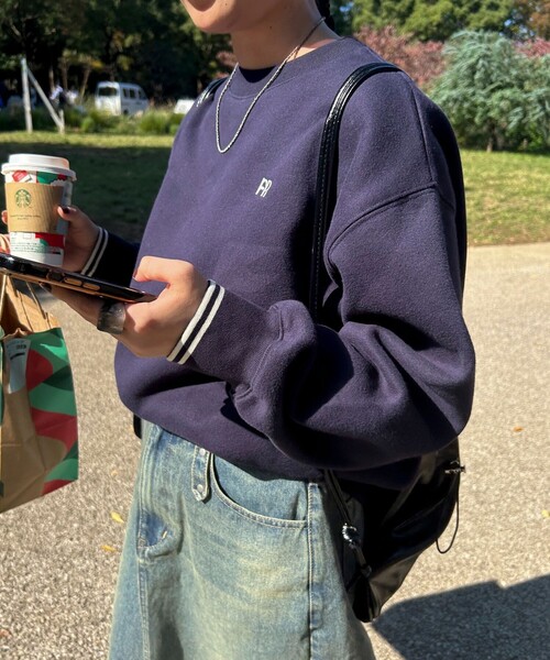 fredy emue(フレディエミュ)の「両面起毛リブラインFR刺繍スウェットプルオーバー(スウェット・レディース・アイボリー/ネイビー/グレー/オフホワイト・38)」の4枚目の写真