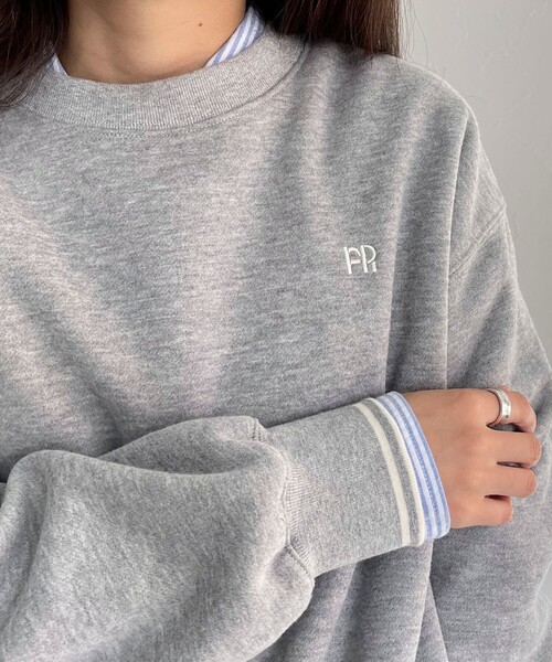 fredy emue(フレディエミュ)の「両面起毛リブラインFR刺繍スウェットプルオーバー(スウェット・レディース・アイボリー/ネイビー/グレー/オフホワイト・38)」の18枚目の写真