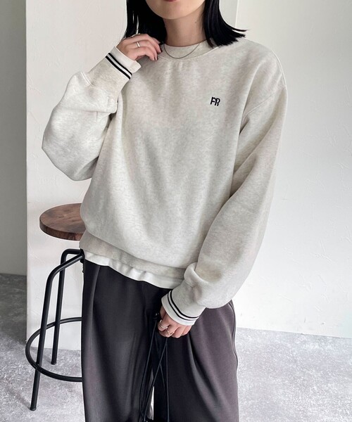 fredy emue(フレディエミュ)の「両面起毛リブラインFR刺繍スウェットプルオーバー(スウェット・レディース・アイボリー/ネイビー/グレー/オフホワイト・38)」の19枚目の写真