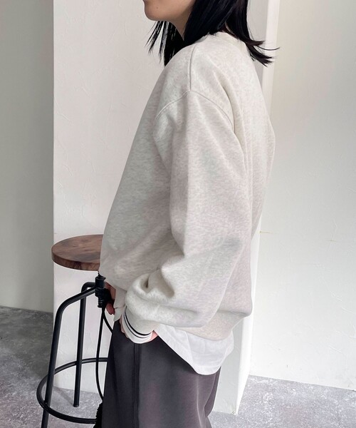 fredy emue(フレディエミュ)の「両面起毛リブラインFR刺繍スウェットプルオーバー(スウェット・レディース・アイボリー/ネイビー/グレー/オフホワイト・38)」の22枚目の写真