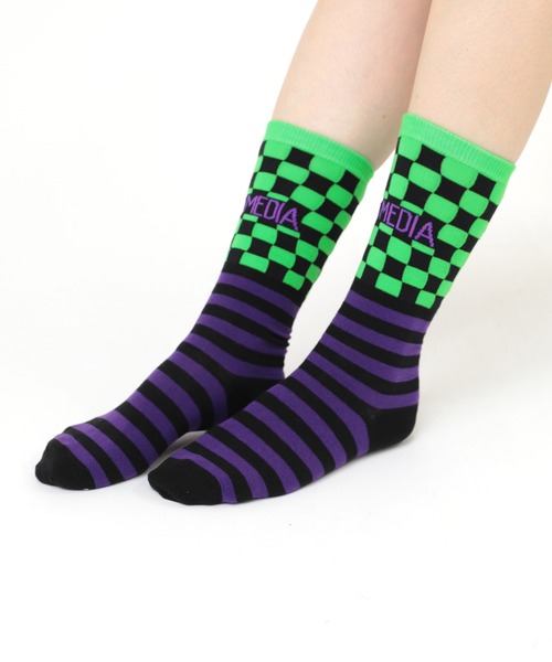 RNA（アールエヌエー）の「E5078 チェッカーボーダーソックス（ソックス/靴下・レディース・ホワイト×レッド/ホワイト×ブルー/ブラック×グリーン・FREE）」の3枚目の写真