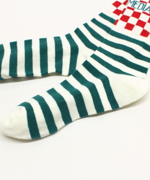 RNA（アールエヌエー）の「E5078 チェッカーボーダーソックス（ソックス/靴下・レディース・ホワイト×レッド/ホワイト×ブルー/ブラック×グリーン・FREE）」の7枚目の写真