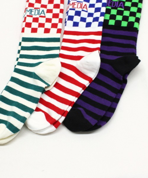 RNA（アールエヌエー）の「E5078 チェッカーボーダーソックス（ソックス/靴下・レディース・ホワイト×レッド/ホワイト×ブルー/ブラック×グリーン・FREE）」の9枚目の写真