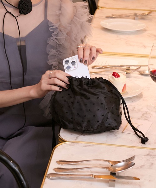 forksy.（フォルクシー）の「【forksy.】【オケージョン対応】ドットオーガンジー×サテン 巾着バッグ（ショルダーバッグ・レディース・オフホワイト/ブルー/ブラック・FREE）」の5枚目の写真