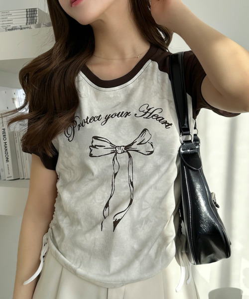 Ada.（エイダ）の「Y2K サイドシャーリング リボン デザイン ラグラン コンパクト Tシャツ（Tシャツ/カットソー・レディース・レッド/ブラック/グレー/ネイビー/ライトブルー/ピンク/ブラウン・S/M）」の3枚目の写真