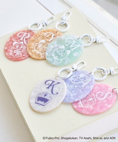 ROPE' PICNIC（ロペピクニック）の「【ドラえもんコレクション】マーブルカラーイニシャルアクリルチャーム（キーホルダー・レディース・サックスブルー/イエロー系その他/ホワイト/ライトグリーン/レッド系その他/ピンク・FREE）」の8枚目の写真
