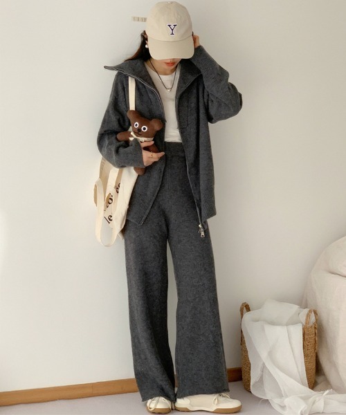 Mela(メラ)の「【セットアップ】ジップパーカー × ワイドパンツ(セットアップ・レディース・ホワイト/パープル/ブラック/ブルー/グレー・FREE)」の4枚目の写真