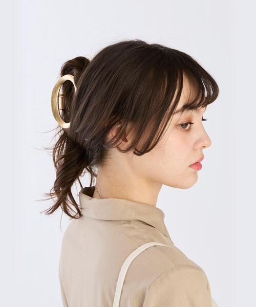 To b. by agnes b.（トゥービーバイアニエスベー）の「”To b.” ロゴ ヘアクリップ（その他ヘアアクセサリー・レディース・ゴールド・FREE）」の4枚目の写真