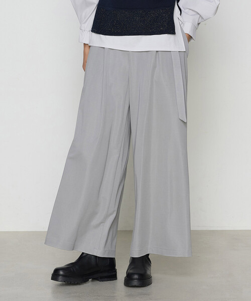 Gabardine K.T(ギャバジンケーティー)の「ハイテンションポンチ タックワイドパンツ(その他パンツ・レディース・ブラック/グレー/ネイビー/ライトグレー・7号/9号)」の2枚目の写真
