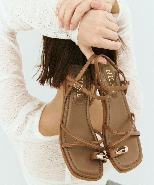 NICAL（ニカル）の「【本革】【NICAL】ナローストラップサムリングサンダル/554210（サンダル・レディース・アイボリー/ブラック/ブルー/ブラウン・X-LARGE/LARGE/MEDIUM/SMALL）」の4枚目の写真