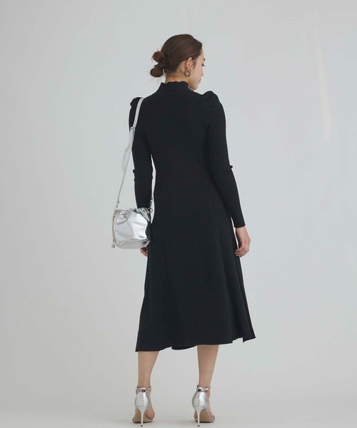 バーニーズニューヨーク パフスリーブリブ編 みニットワンピース