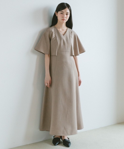 VANNIE U(ヴァニーユー)の「ケープスリーブフレアワンピース(ワンピース・レディース・グレー/ベージュ・FREE)」の6枚目の写真