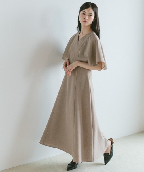 VANNIE U(ヴァニーユー)の「ケープスリーブフレアワンピース(ワンピース・レディース・グレー/ベージュ・FREE)」の9枚目の写真