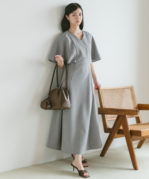 VANNIE U(ヴァニーユー)の「ケープスリーブフレアワンピース(ワンピース・レディース・グレー/ベージュ・FREE)」の15枚目の写真