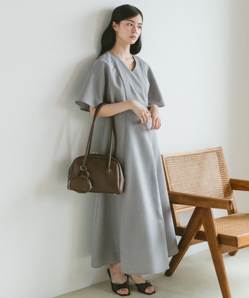 VANNIE U(ヴァニーユー)の「ケープスリーブフレアワンピース(ワンピース・レディース・グレー/ベージュ・FREE)」の16枚目の写真