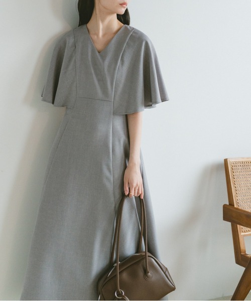 VANNIE U(ヴァニーユー)の「ケープスリーブフレアワンピース(ワンピース・レディース・グレー/ベージュ・FREE)」の18枚目の写真