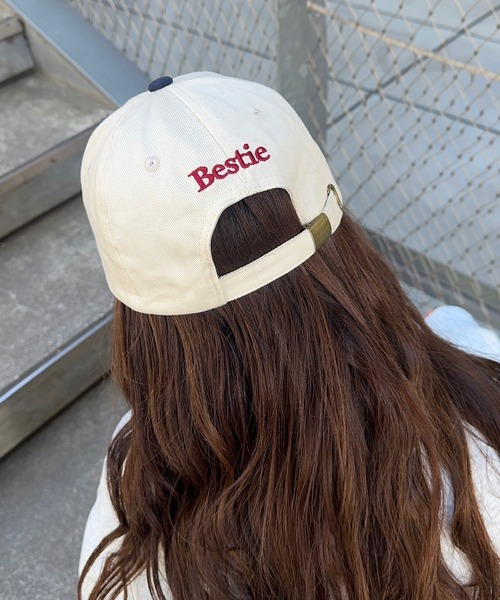 napinna maison（ナピナメゾン）の「【napinna maison×４sisters】ロゴ刺繍キャップ（キャップ・レディース・グリーン/ブラウン系/アイボリー系/ネイビー・FREE）」の6枚目の写真