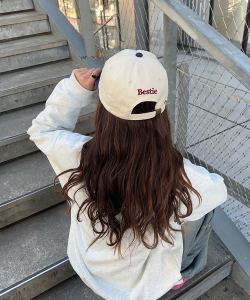 napinna maison（ナピナメゾン）の「【napinna maison×４sisters】ロゴ刺繍キャップ（キャップ・レディース・グリーン/ブラウン系/アイボリー系/ネイビー・FREE）」の7枚目の写真