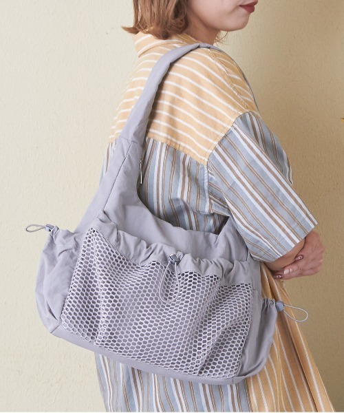 CUBE SUGAR（キューブシュガー）の「ナイロンメッシュポケットショルダーバッグ（ショルダーバッグ・レディース・グレー/ナチュラル/ブラック・M）」の2枚目の写真