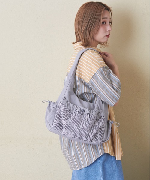CUBE SUGAR（キューブシュガー）の「ナイロンメッシュポケットショルダーバッグ（ショルダーバッグ・レディース・グレー/ナチュラル/ブラック・M）」の6枚目の写真