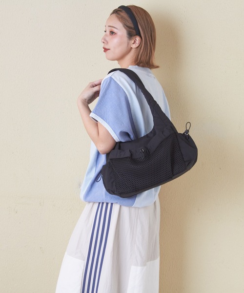 CUBE SUGAR（キューブシュガー）の「ナイロンメッシュポケットショルダーバッグ（ショルダーバッグ・レディース・グレー/ナチュラル/ブラック・M）」の9枚目の写真